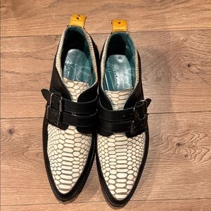 Pskaufman no.2077 hallway buckle creeper black leather w/ bone twister;
siz9.5 B